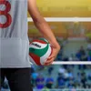 Molten V5M5000-DE Pallone da pallavolo bianco verde rosso Anteprima dell’immagine prodotto 4