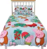 A Christmas-themed Peppa Pig duvet cover and pillowcase set on a bed. Náhled obrázku produktu