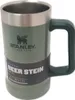 A green Stanley beer stein with a silver rim and black handle, shown against a white background. Voir les images du produit
