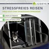 A dog is inside a metal dog crate in the back of a car. The crate has two doors and a divider. The image has text overlays highlighting features of the crate. Produktbild-Vorschau