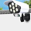Weiße solarbetriebene Sicherheitsleuchte mit mehreren LED-Lampen und einem Bewegungssensor, montiert an einer weißen Wand Voir les images du produit