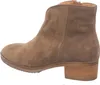 A side view of a brown suede ankle boot against a white background. Anteprima dell’immagine prodotto