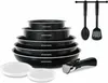 A stack of black pots and pans with a detachable handle, two lids, and two kitchen utensils hanging on a rack. Voir les images du produit