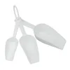 Three white plastic scoops of different sizes are arranged in a cluster on a white background. Anteprima dell’immagine prodotto