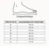 A diagram of a foot with a ruler indicating foot length, followed by a size chart for shoes. Náhled obrázku produktu