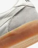 A close-up view of the heel and sole of a Nike shoe. Produktbild-Vorschau