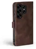 A close-up side view of a dark brown leather flip phone case for a Samsung Galaxy S25 Ultra. Produktbild-Vorschau