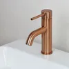 A copper-colored faucet is shown on a white sink against a textured white wall. Produktbild-Vorschau