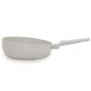 A side view of a gray wok pan on a white background. Anteprima dell’immagine prodotto