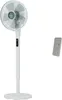 A white pedestal fan and its remote control on a white background. Voir les images du produit