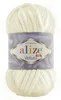 A ball of cream-colored yarn with a label. Náhľad obrázku produktu