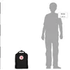 A black Fjällräven Kånken Mini backpack is shown next to a silhouette of a child, indicating the backpack's size relative to the child. Anteprima dell’immagine prodotto
