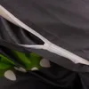 A close-up view of a zipper on a dark gray duvet cover with a green and white polka dot pattern visible underneath. Produktbild-Vorschau