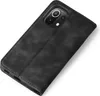 A black flip case for a smartphone is shown from a diagonal angle on a white background. Produktbild-Vorschau