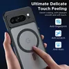 A hand is holding a phone case with a Google Pixel phone inside. Text overlays describe the features of the case. Produktbild-Vorschau