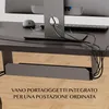 A desk with a computer monitor, keyboard, and mouse, featuring a built-in cable management system underneath. Anteprima dell’immagine prodotto