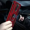 A hand holding a red phone case with a ring holder, which is magnetically attached to a car vent mount. Produktbild-Vorschau