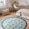 Kleine Blätter auf blauem Hintergrund– Vinylteppich – Produktbild-Vorschau 2