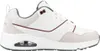 A side view of a white Skechers sneaker with gray and burgundy accents. Voir les images du produit