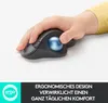 A hand is using a black trackball mouse with a blue ball on a white surface. A green and white logo is in the bottom left corner, and text is in the bottom right corner. Anteprima dell’immagine prodotto