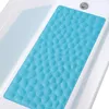 A blue bath mat with a pebble-like texture is placed inside a white bathtub. Produktbild-Vorschau