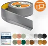 A roll of grey flexible skirting board with a yellow adhesive strip, shown partially unrolled, with a selection of color swatches below. Anteprima dell’immagine prodotto