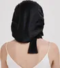 A person wearing a black bonnet. Voir les images du produit