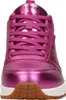 A front view of a pink Skechers sneaker. Voir les images du produit