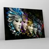Bilder auf glas - Abstrakt Maske Feder Festival - 70x50cm - Produktbild-Vorschau 4