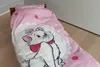 Ambiente Aufnahme vom Disney Aristocats Bettwäsche Set 135x200 cm + 80x80 cm 100% Baumwolle in einem Bett Produktbild-Vorschau