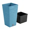 A blue planter and a black insert are shown against a white background. Voir les images du produit
