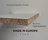 Close-up of a particle board sample with a white laminated finish, showing its thickness and material composition. Text overlays provide details about the finish, thickness, and manufacturing origin. Produktbild-Vorschau