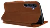 A brown leather flip case for a smartphone is shown from a diagonal angle, with the phone partially inserted. Anteprima dell’immagine prodotto