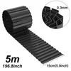 A roll of black corrugated garden edging is shown, unrolling onto a white background. A close-up inset shows the thickness of the material. Náhled obrázku produktu