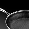 A close-up shot of the interior of a frying pan with a honeycomb pattern. Náhľad obrázku produktu