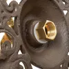 A close-up view of a brass fitting on a decorative cast iron fixture. Voir les images du produit