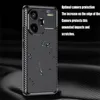 A close-up of a phone case with a carbon fiber texture and water droplets, next to descriptive text. Produktbild-Vorschau