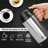 A hand holds a silver electric kettle with a black lid, positioned on a dark surface. Two cups of coffee are visible in the background. Text overlays provide information about the kettle's capacity and heating time, along with icons representing coffee, te Produktbild-Vorschau