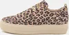 A side view of a single leopard-print sneaker. Voir les images du produit