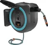 A wall-mounted automatic hose reel with a blue trim and a hose attached. Voir les images du produit