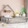 A child's bed with a house-shaped frame, decorated with a mountain mural on the wall. Voir les images du produit