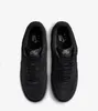 A top-down view of a pair of black Nike Air Force 1 sneakers. Anteprima dell’immagine prodotto