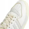 A close-up view of the toe and laces of a white sneaker. Produktbild-Vorschau