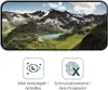 A smartphone screen displaying a mountain landscape, with icons and text below describing product features. Voir les images du produit