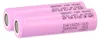 Two pink cylindrical batteries are shown side-by-side against a white background. Anteprima dell’immagine prodotto