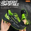 A pair of black and green athletic shoes, with text overlays highlighting features. Produktbild-Vorschau