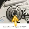 Close-up of a chainsaw component with an arrow pointing to a specific part, indicating assembly instructions. Produktbild-Vorschau