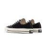 A pair of black Converse Chuck 70 low-top sneakers shown from the side. Anteprima dell’immagine prodotto