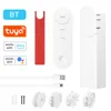 A flat lay of smart curtain accessories including a remote, motor, cables, and mounting hardware, along with compatibility logos. Náhľad obrázku produktu