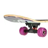 A close-up side view of a skateboard, showing the deck, trucks, and wheels. Voir les images du produit